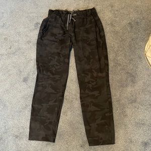 Lululemon on the fly jogger